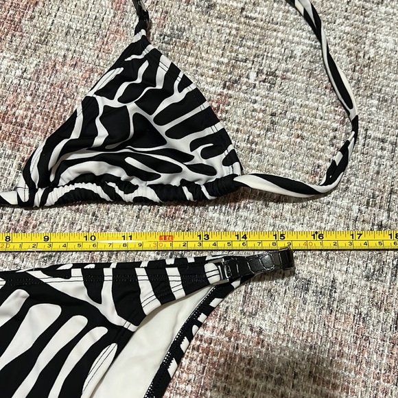 White and black tropical patterned 2 piece bikini. Top: M, Bottom: L - Picture 7 of 8